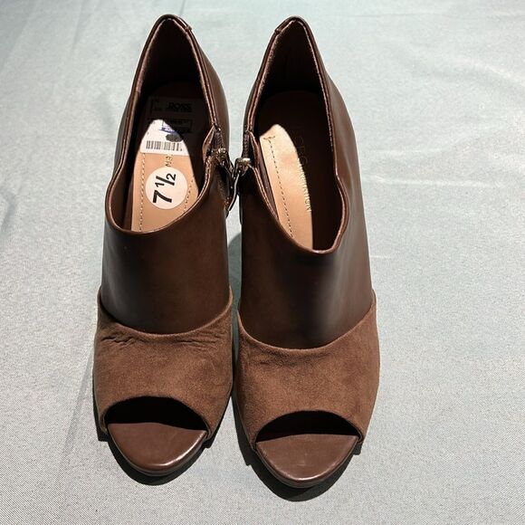 BCBGeneration Ilepsie Peep Toe Heels Size 7.5.  B54 - Picture 4 of 12